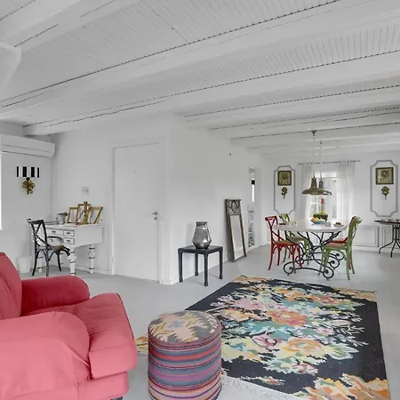 Stunning In Vaeggerlose With Wifi Hébergement de vacances Bøtø By