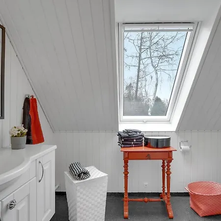 Stunning In Vaeggerlose With Wifi Hébergement de vacances Bøtø By